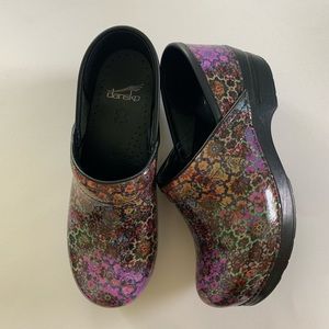 NEW Dansko clogs